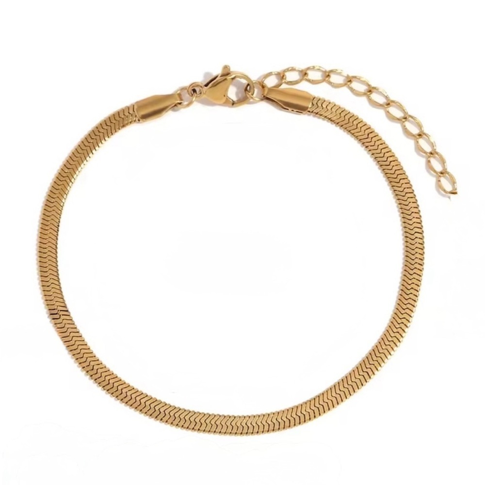 Elegant Gold Tone Sleek Bracelet